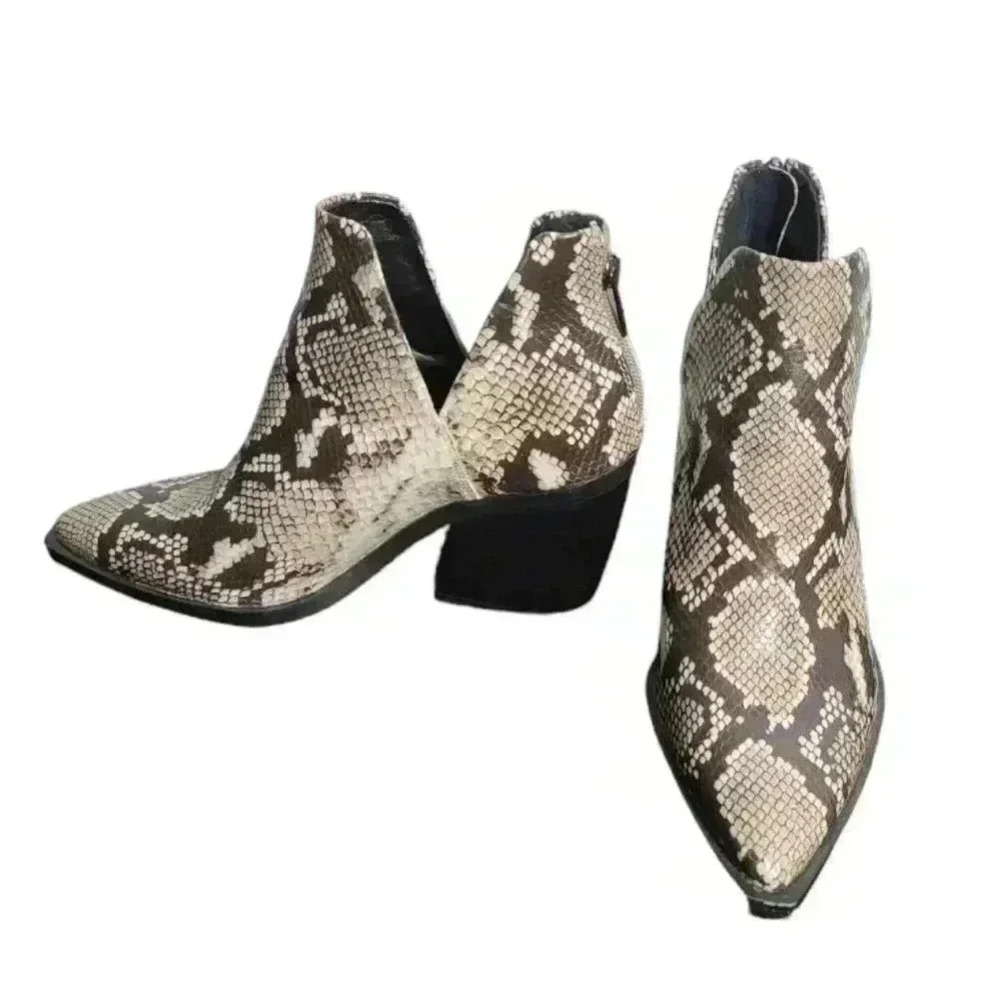 Vince Camuto NWOT Bibestie Snake Print Leather Booties Size 8.5 M/39